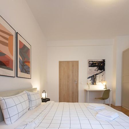 Ultracentral Hong Kong 3 Bdrm Apartment Букурещ Екстериор снимка
