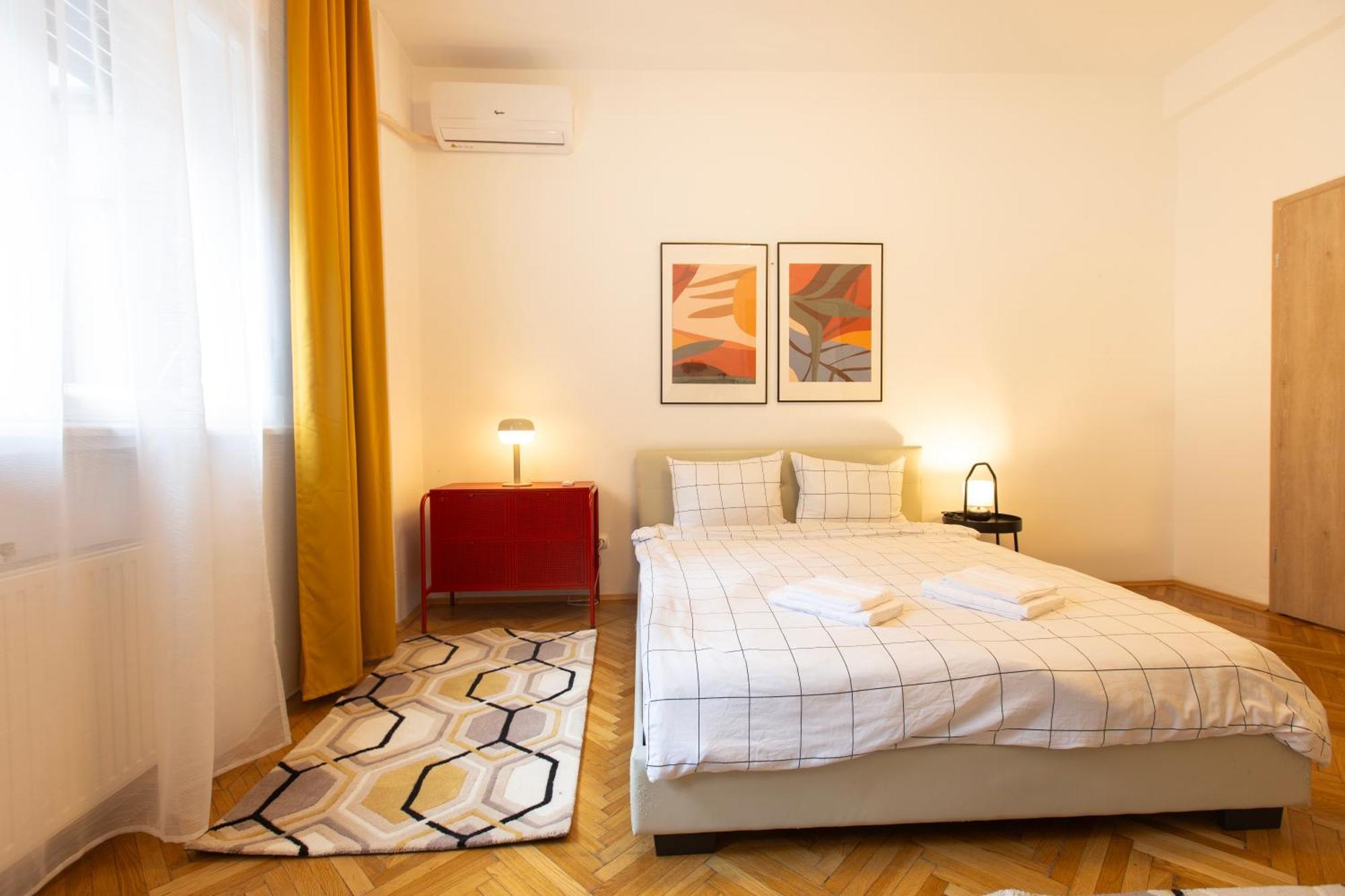 Ultracentral Hong Kong 3 Bdrm Apartment Букурещ Екстериор снимка