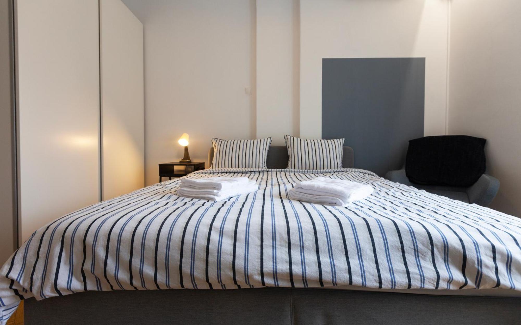 Ultracentral Hong Kong 3 Bdrm Apartment Букурещ Екстериор снимка