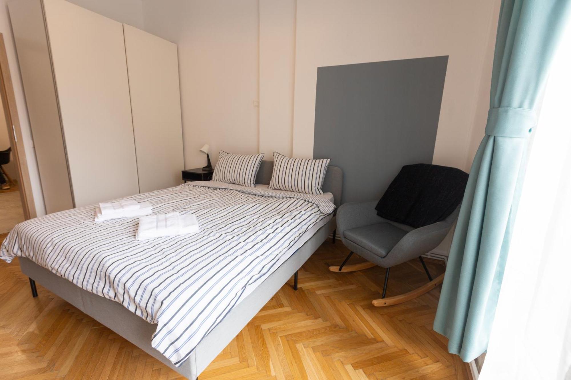 Ultracentral Hong Kong 3 Bdrm Apartment Букурещ Екстериор снимка