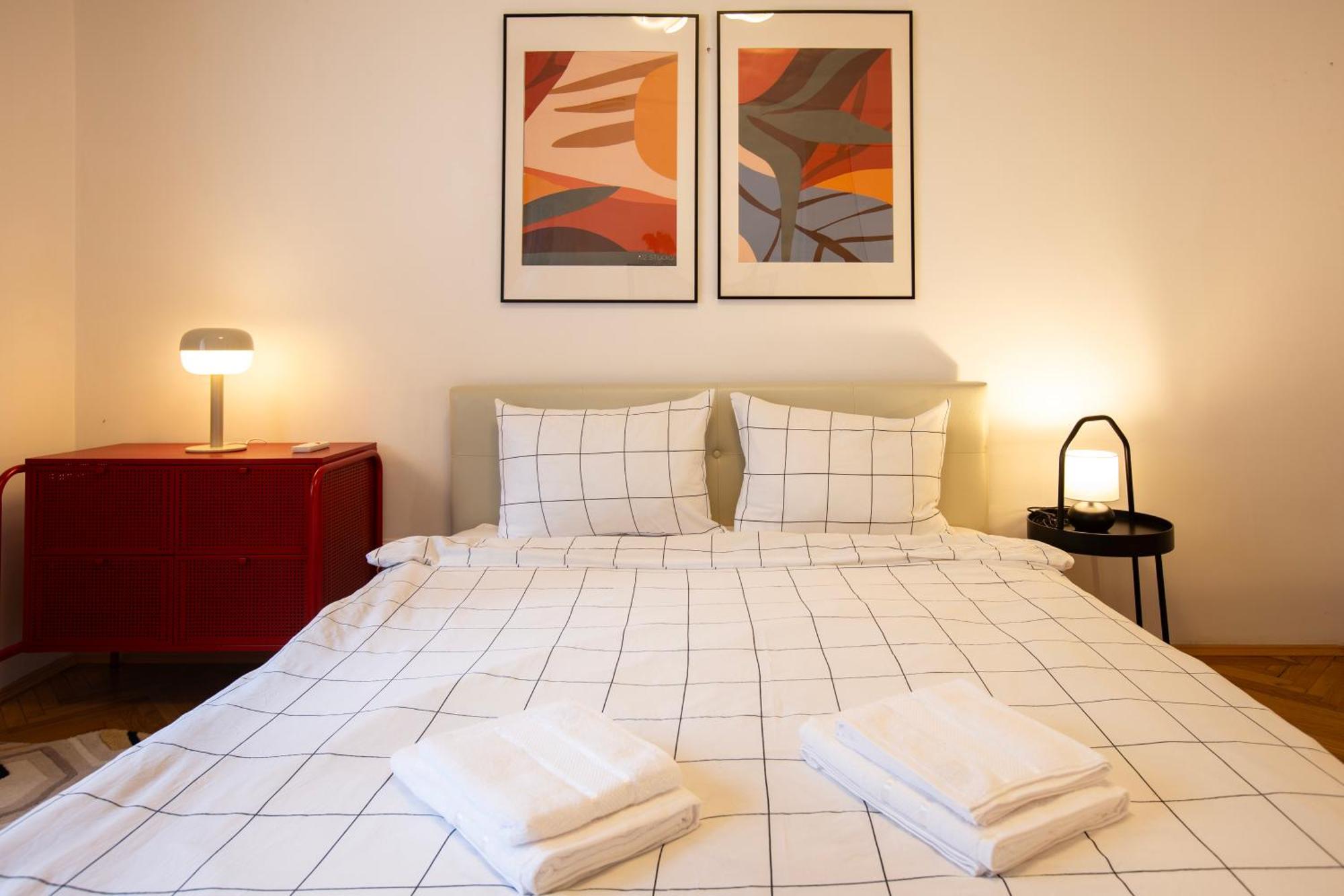 Ultracentral Hong Kong 3 Bdrm Apartment Букурещ Екстериор снимка